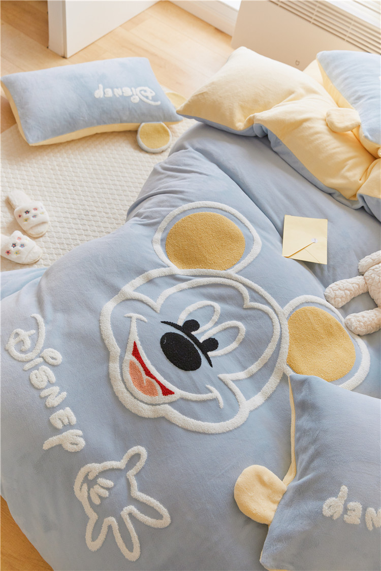 Four Seasons Universal Solid Color Four-Piece Set High-End 100 Quilt Cover Bed Sheet 4 Embroidery Wide Edge Bedding Set