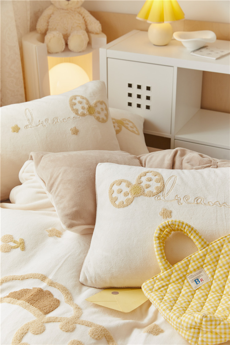 Four Seasons Universal Solid Color Four-Piece Set High-End 100 Quilt Cover Bed Sheet 4 Embroidery Wide Edge Bedding Set