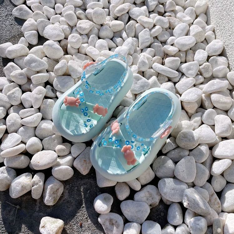 Children's Cross-Mirror Slippers Non-Slip Thick Bottom Girls' Slipper Summer High Elastic Rubber and Plastic Flip-Flops Children's Cross-Mirror Slippers Non-Slip Thick Bottom Girls' Slipper Summer High Elastic Rubber and Plastic Flip-Flops