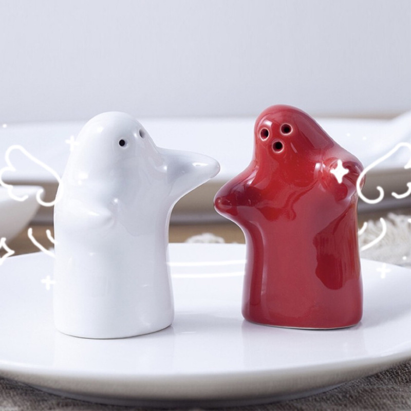 Warm Hug Villain Wall Dong Pepper and Salt Jar Seasoning Jar Ceramic Seasoning Set Condiment Bottle Cans Small Ornaments