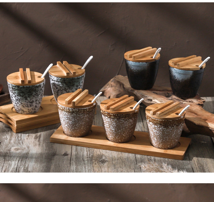 pot with spoon cover creative Japanese seasoning box bottle small water tank hotel restaurant oil salt pepper pot home pot with spoon cover creative Japanese seasoning box bottle small water tank hotel restaurant oil salt pepper pot home