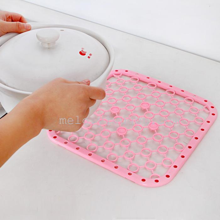 The sink drain pad / waste heat insulation pad