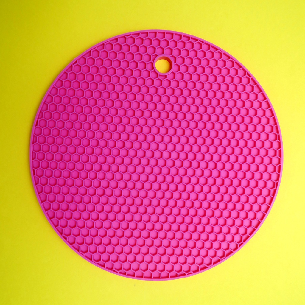 provides food grade round silicone honeycomb heat insulation pad round pot pad place mat coasters table mat ironing pad