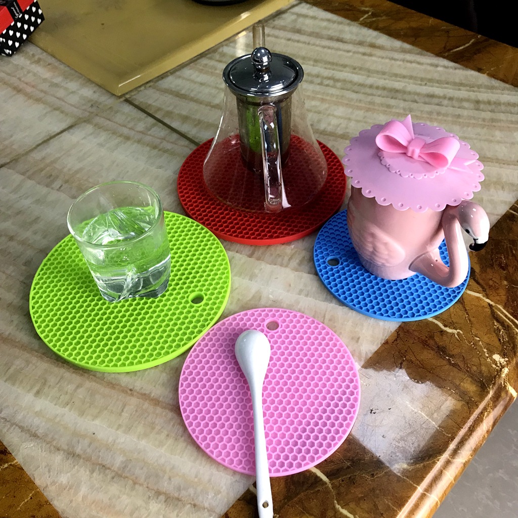 provides food grade round silicone honeycomb heat insulation pad round pot pad place mat coasters table mat ironing pad