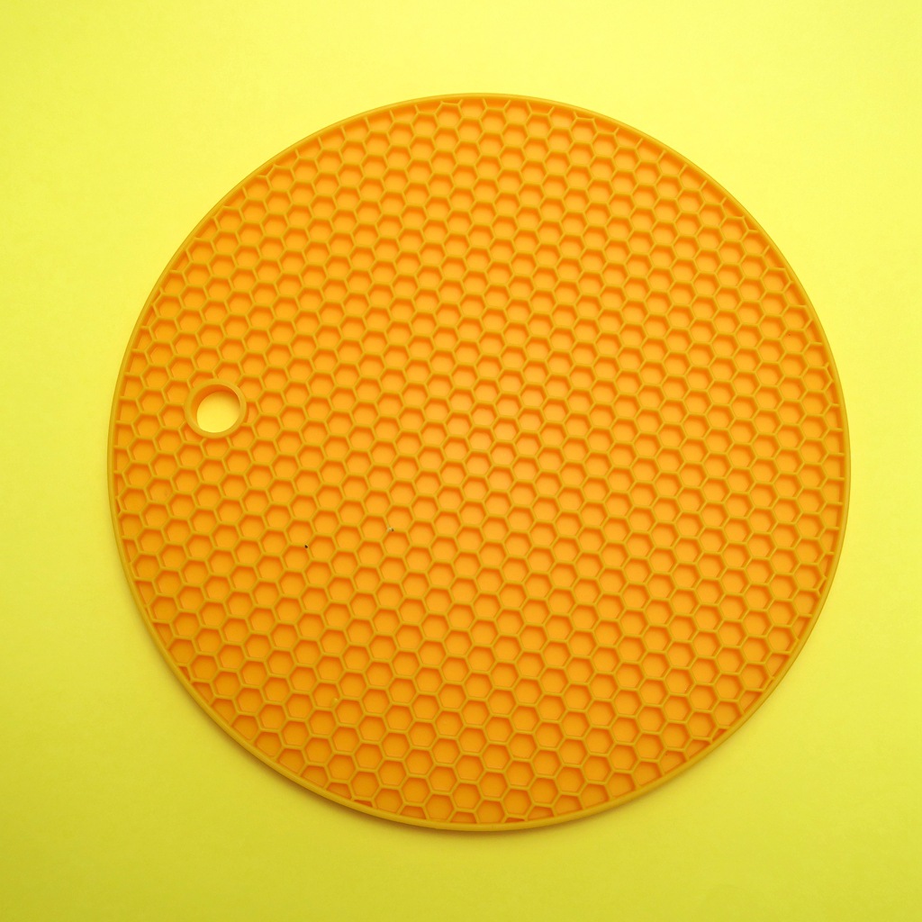 provides food grade round silicone honeycomb heat insulation pad round pot pad place mat coasters table mat ironing pad