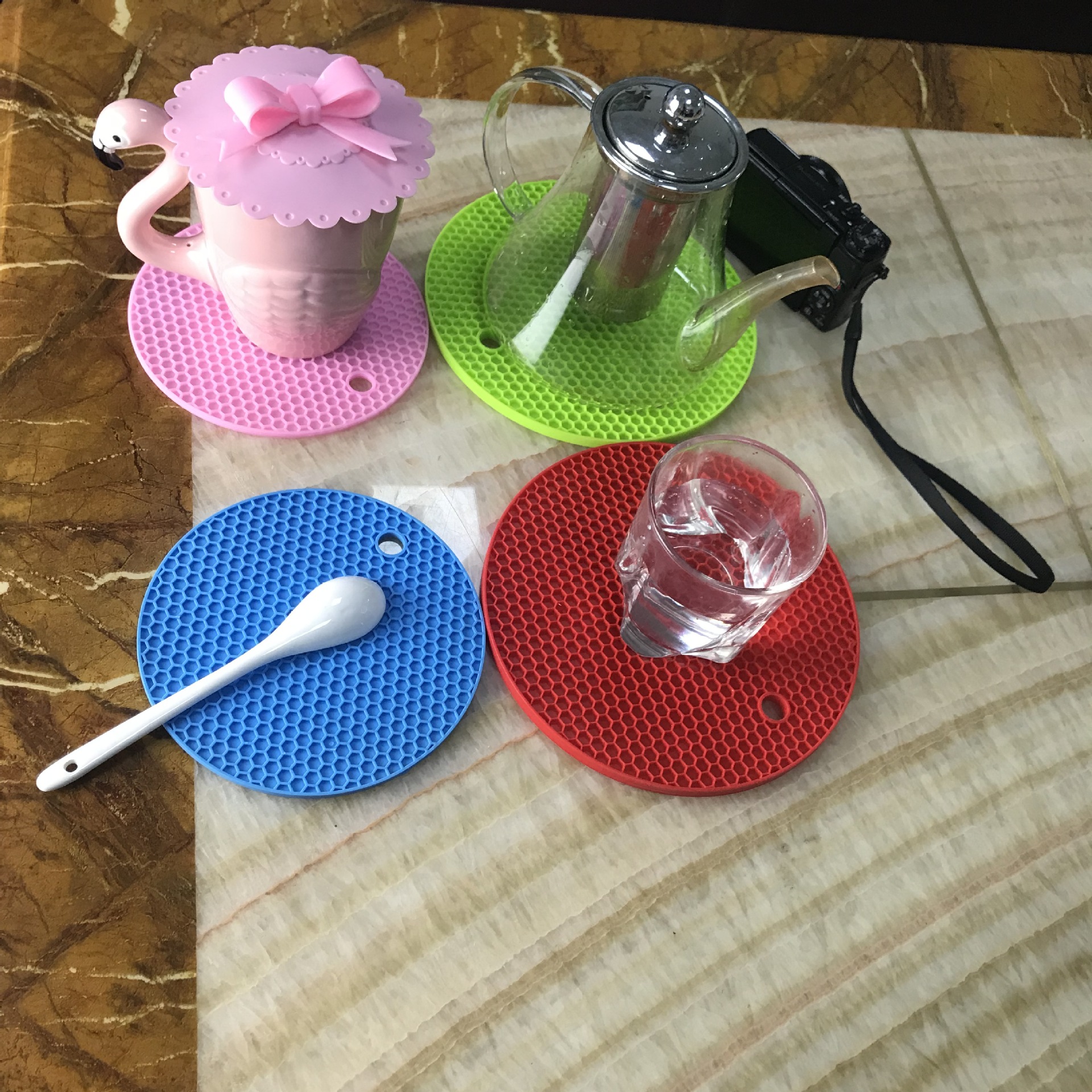 provides food grade round silicone honeycomb heat insulation pad round pot pad place mat coasters table mat ironing pad