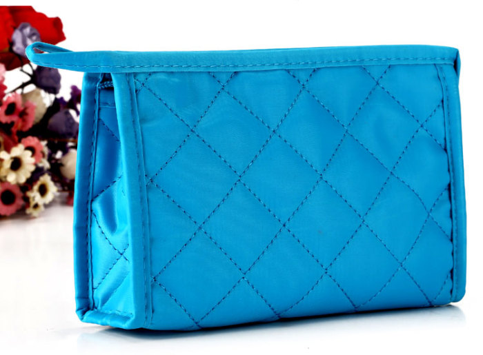 Embroidered cosmetic bag cosmetic bag clutch bag diamond lattice storage bag gift bag three piece kit