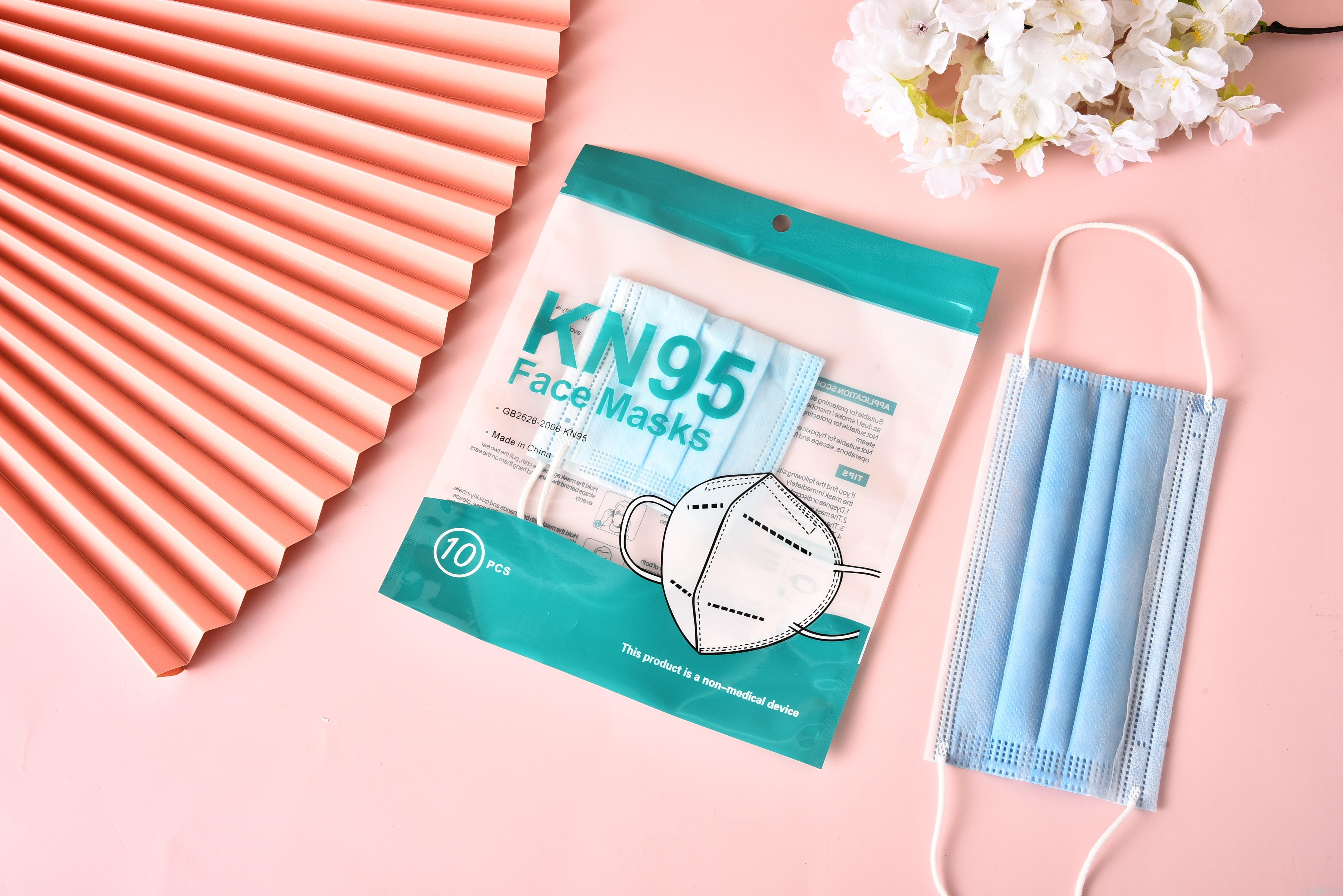 A KN95, a mask bag English pack 10, a zipper zipper bag A KN95, a mask bag English pack 10, a zipper zipper bag