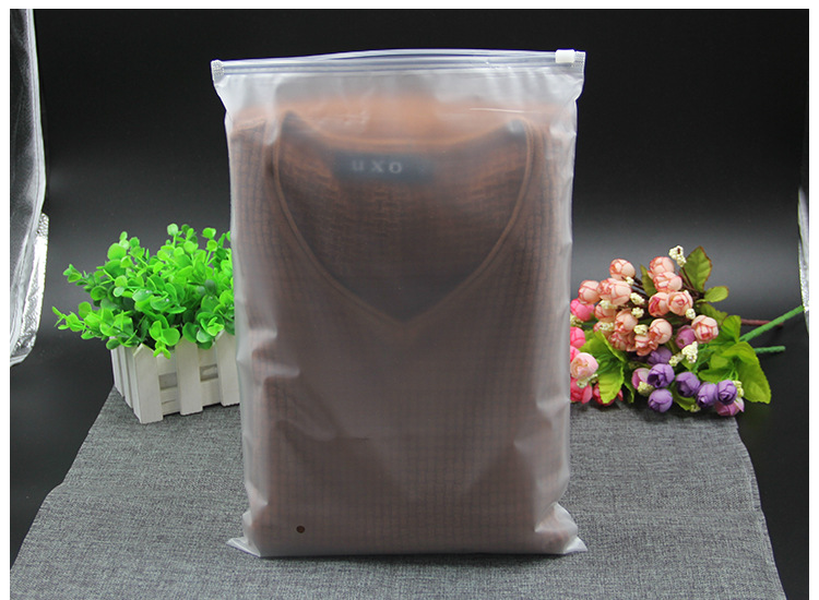 Eva frosted zipper bag garment bag self-sealing bag dustproof plastic bag 30*40. Eva frosted zipper bag garment bag self-sealing bag dustproof plastic bag 30*40.