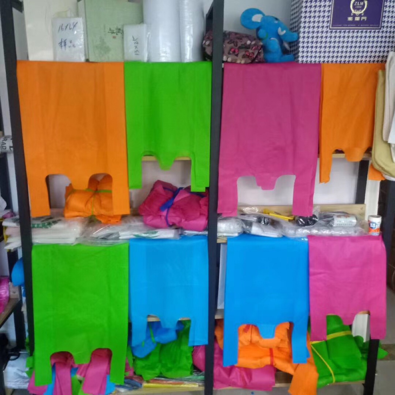 Non-Woven Fabric Vest Bag Spot Goods Do Not Retail The Whole Batch Non-Woven Fabric Vest Bag Spot Goods Do Not Retail The Whole Batch