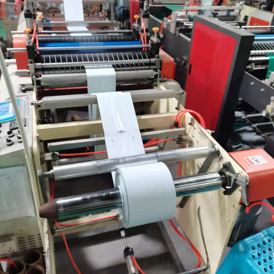 Yiwu Factory Direct Thickened Black Courier Bag 28*42 Plastic Packaging Bag Wholesale Packing Bag Can Be Customized