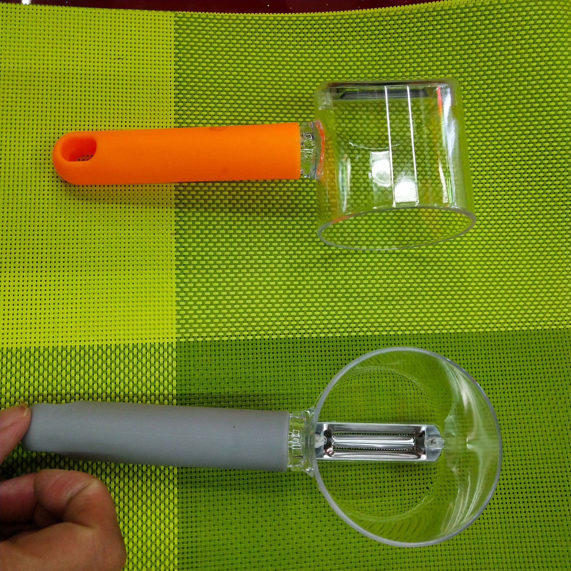 Dual-Purpose Peeler Bottle Opener Beam Knife Peel Residue Storage Box Comes with Transparent Bucket Peeler
