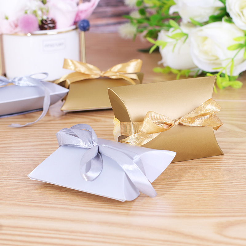 New Hot Sale Wedding Favors Creative Small Gift Key Bottle Opener Pendant Wedding Supplies Pillow Wedding Candies Box