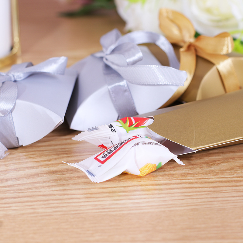 New Hot Sale Wedding Favors Creative Small Gift Key Bottle Opener Pendant Wedding Supplies Pillow Wedding Candies Box