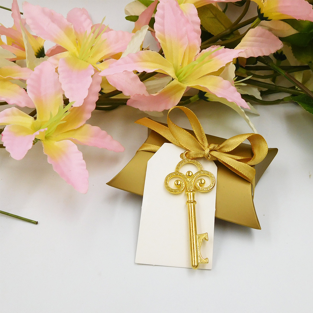 New Hot Sale Wedding Favors Creative Small Gift Key Bottle Opener Pendant Wedding Supplies Pillow Wedding Candies Box