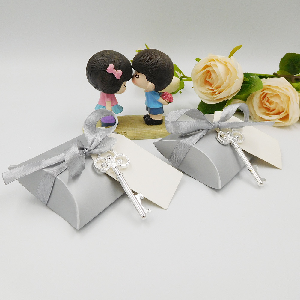 New Hot Sale Wedding Favors Creative Small Gift Key Bottle Opener Pendant Wedding Supplies Pillow Wedding Candies Box