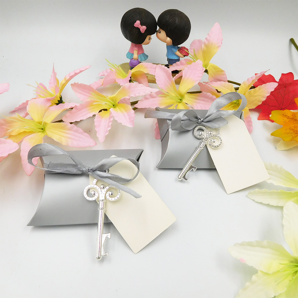 New Hot Sale Wedding Favors Creative Small Gift Key Bottle Opener Pendant Wedding Supplies Pillow Wedding Candies Box