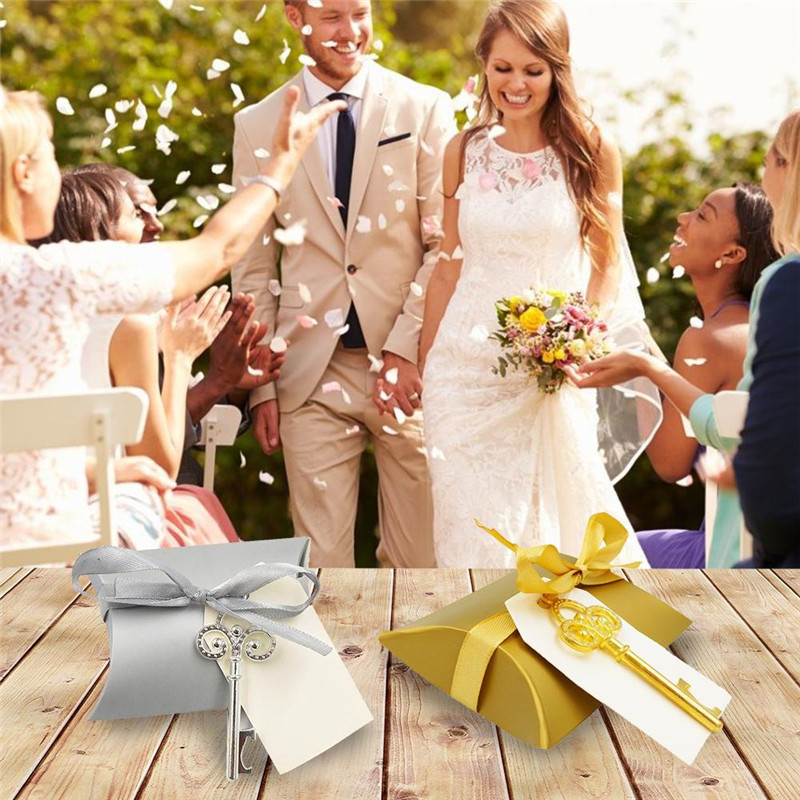 New Hot Sale Wedding Favors Creative Small Gift Key Bottle Opener Pendant Wedding Supplies Pillow Wedding Candies Box