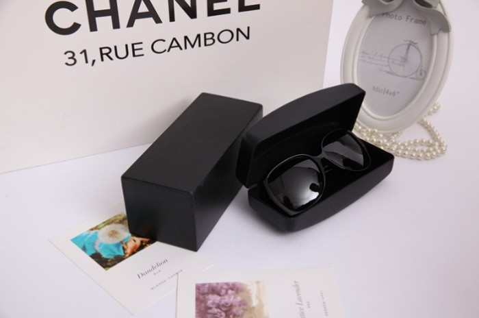 The high-end sunglasses glasses box tin box and sun glasses box