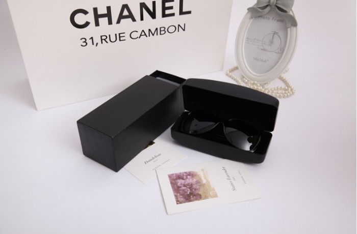 The high-end sunglasses glasses box tin box and sun glasses box