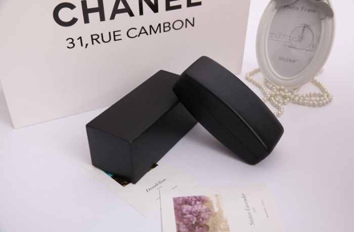 The high-end sunglasses glasses box tin box and sun glasses box