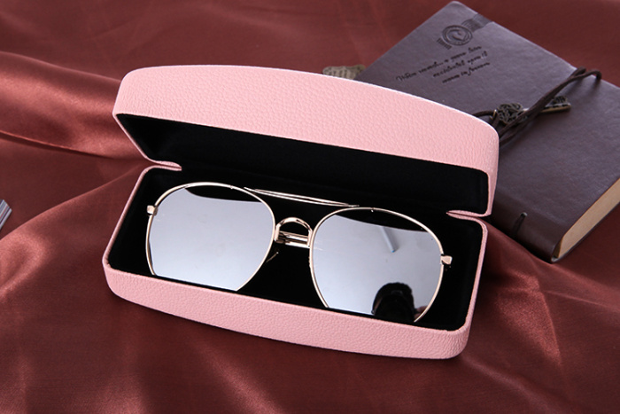 The high-end sunglasses glasses box tin box and sun glasses box The high-end sunglasses glasses box tin box and sun glasses box