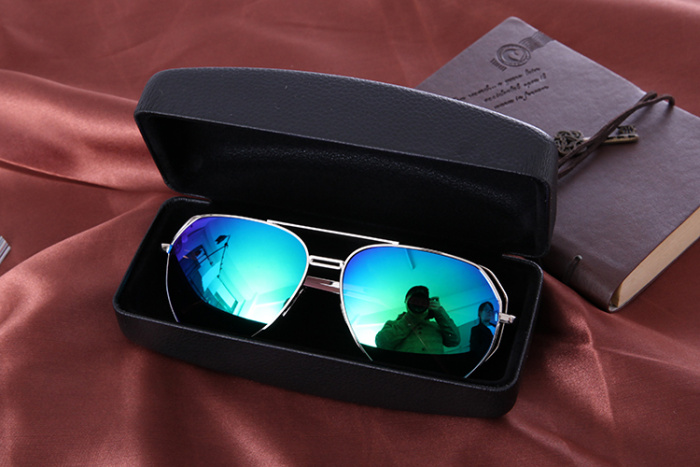 The high-end sunglasses glasses box tin box and sun glasses box The high-end sunglasses glasses box tin box and sun glasses box