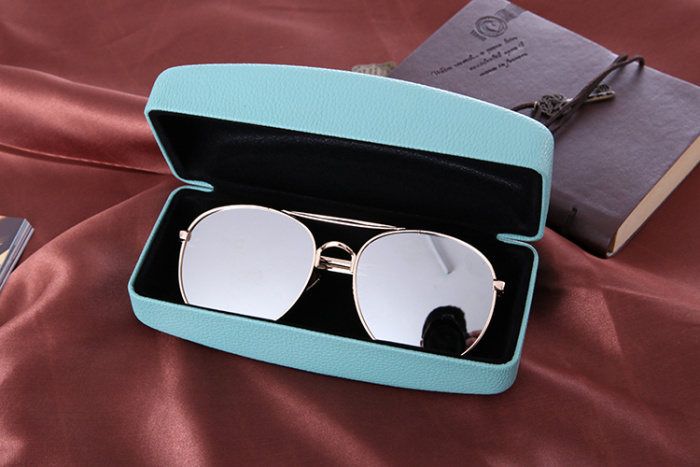 The high-end sunglasses glasses box tin box and sun glasses box The high-end sunglasses glasses box tin box and sun glasses box