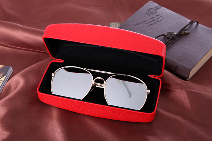 The high-end sunglasses glasses box tin box and sun glasses box The high-end sunglasses glasses box tin box and sun glasses box
