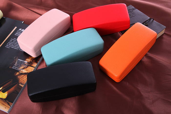 The high-end sunglasses glasses box tin box and sun glasses box The high-end sunglasses glasses box tin box and sun glasses box