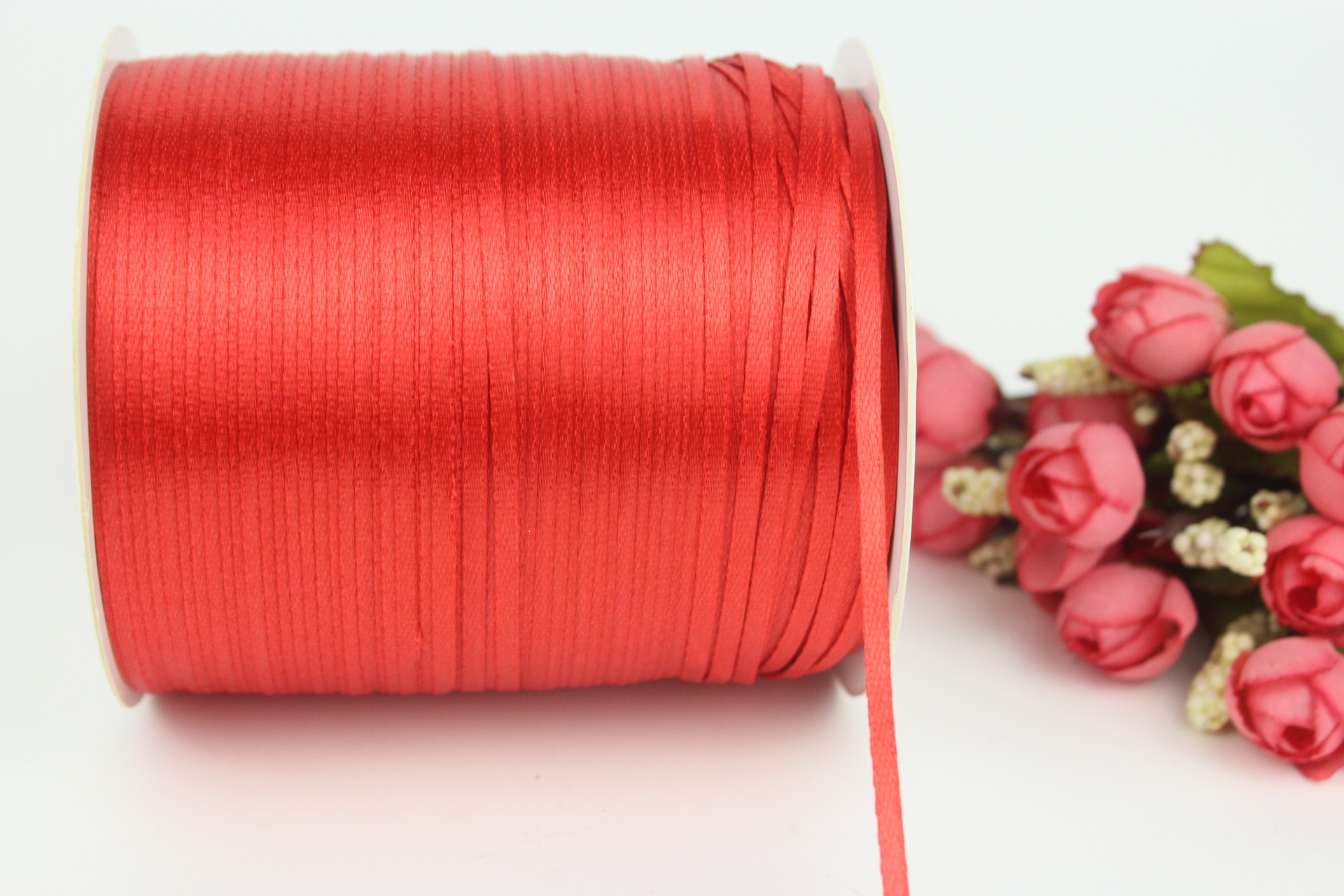 Factory Supply 3mm Double Sided Satin Ribbon Tag Rope Wedding Gift Box Fresh Red Ribbon Bookmark Ribbons Factory Supply 3mm Double Sided Satin Ribbon Tag Rope Wedding Gift Box Fresh Red Ribbon Bookmark Ribbons