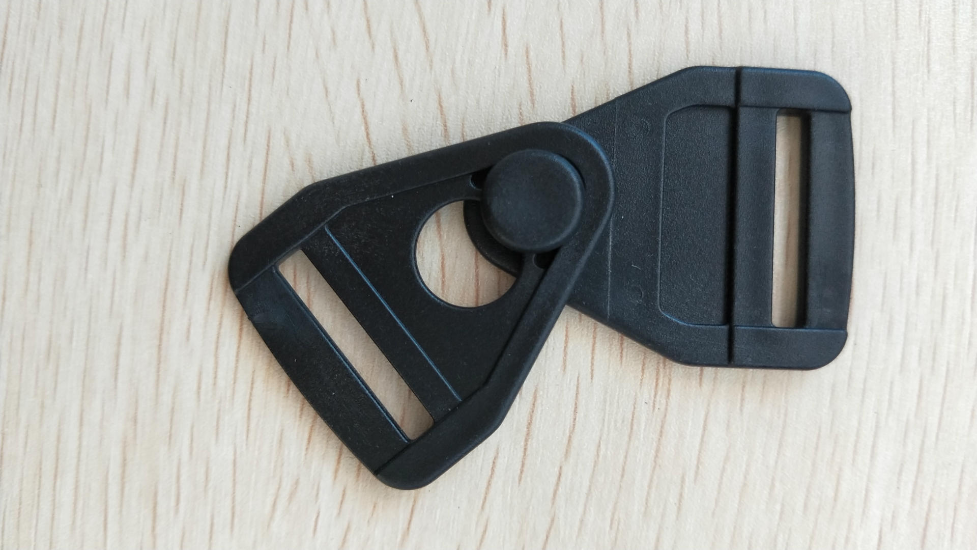 Factory Special Mountaineering Bag Pom Buckle Box Bag Accessories Buckle Plastic Buckle Buckle Hook Buckle Buckle