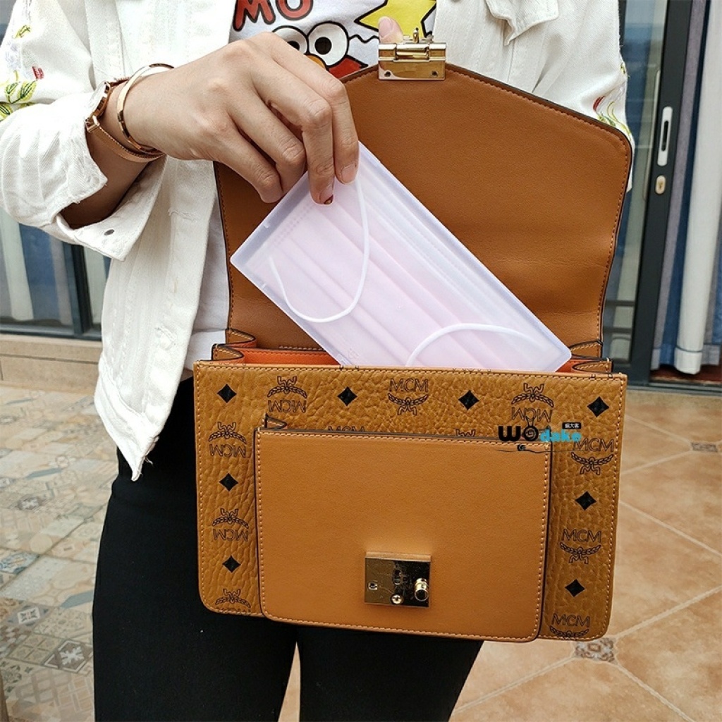 X63-04 Mask box Portable PP transparent plastic box Student mask storage box is dustproof and moisture-proof and easy to carry X63-04 Mask box Portable PP transparent plastic box Student mask storage box is dustproof and moisture-proof and easy to carry