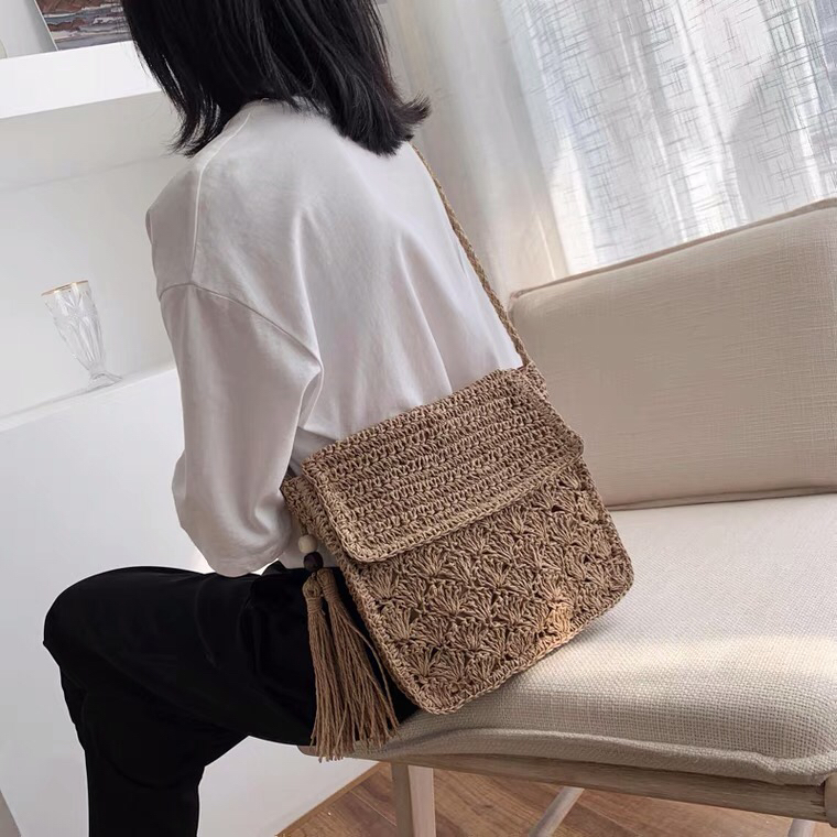 Factory Price Ins New Fan Crochet Paper String Flip Woven Bag Crossbody Straw Bag Beach Casual Women's Bag
