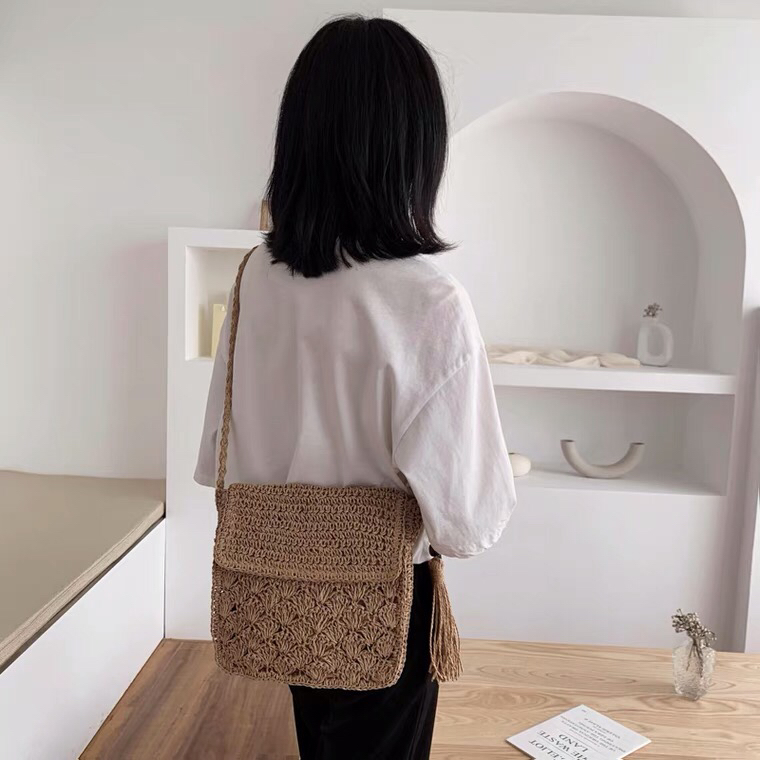 Factory Price Ins New Fan Crochet Paper String Flip Woven Bag Crossbody Straw Bag Beach Casual Women's Bag