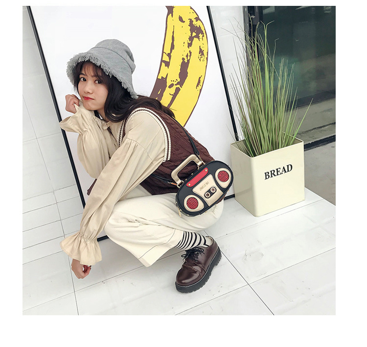 European and American Fashion Simulation Three-Dimensional Shoulder Bag Funny Personality Radio Style Crossbody Rivet Crossbody Bag Women