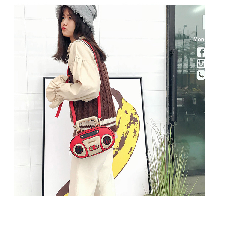 European and American Fashion Simulation Three-Dimensional Shoulder Bag Funny Personality Radio Style Crossbody Rivet Crossbody Bag Women