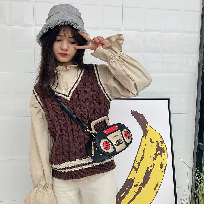 European and American Fashion Simulation Three-Dimensional Shoulder Bag Funny Personality Radio Style Crossbody Rivet Crossbody Bag Women
