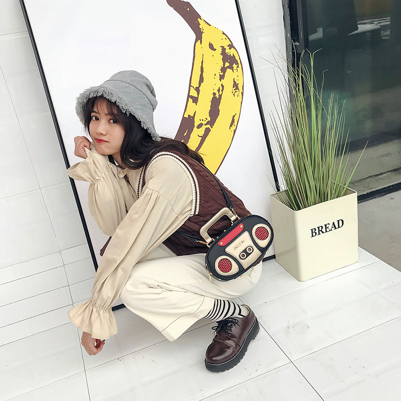 Factory Wholesale European and American Fashion Simulation Radio Stereo Shoulder Bag Funny Personality Crossbody Rivet Crossbody Bag Female Factory Wholesale European and American Fashion Simulation Radio Stereo Shoulder Bag Funny Personality Crossbody Rivet Crossbody Bag Female
