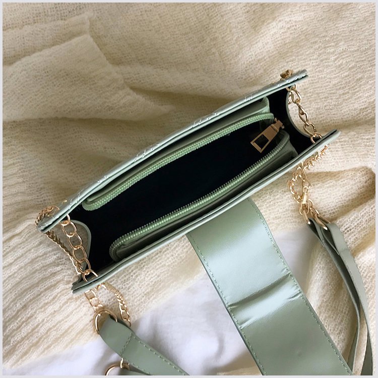 Women's Bag Chanel-Style Rhombus Chain Bag Rivet Small Bag Shoulder Bag Fashion Trendy Messenger Bag Women's Bag Chanel-Style Rhombus Chain Bag Rivet Small Bag Shoulder Bag Fashion Trendy Messenger Bag