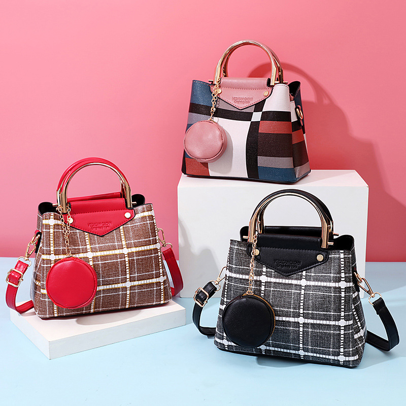 Factory Direct Sales Comes with Non-Slip Rivet High Quality PU Leather Creative Women&#039;s Shoulder Bag Sandwich Pocket Pillow Clutch