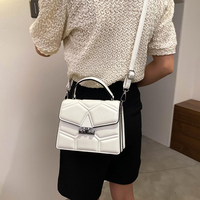 Style Crossbody Small Bag Women&#039;s Chain Women&#039;s Bag Small Square Bag Shoulder Rivet Bag Decorated with a Snake&#039;s Head
