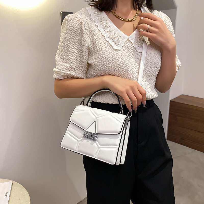 Style Crossbody Small Bag Women&#039;s Chain Women&#039;s Bag Small Square Bag Shoulder Rivet Bag Decorated with a Snake&#039;s Head
