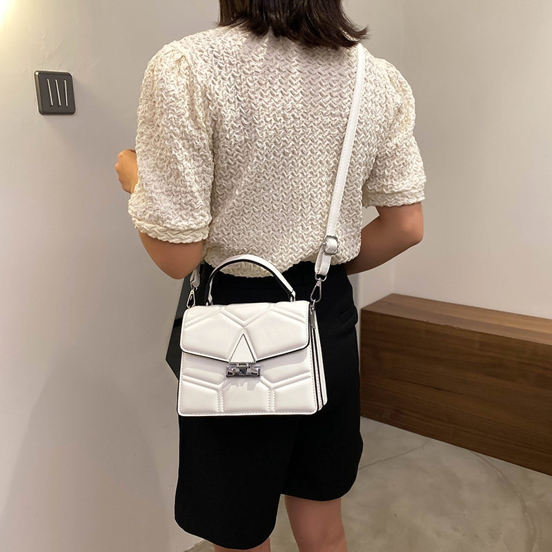 Style Crossbody Small Bag Women&#039;s Chain Women&#039;s Bag Small Square Bag Shoulder Rivet Bag Decorated with a Snake&#039;s Head