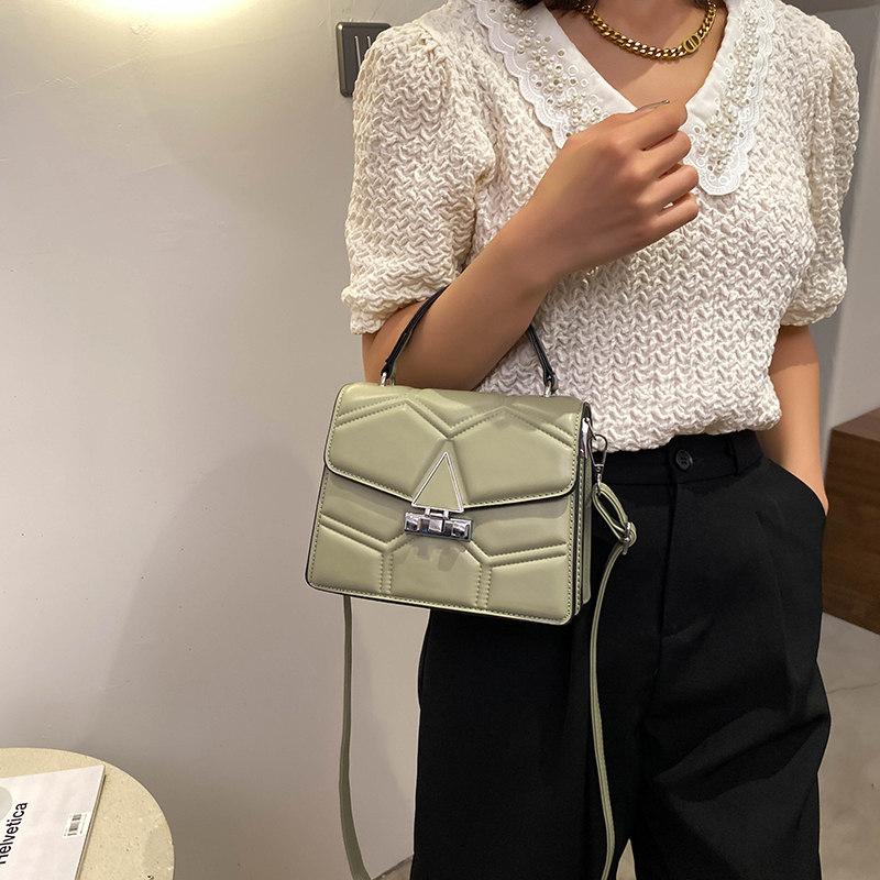 Style Crossbody Small Bag Women&#039;s Chain Women&#039;s Bag Small Square Bag Shoulder Rivet Bag Decorated with a Snake&#039;s Head