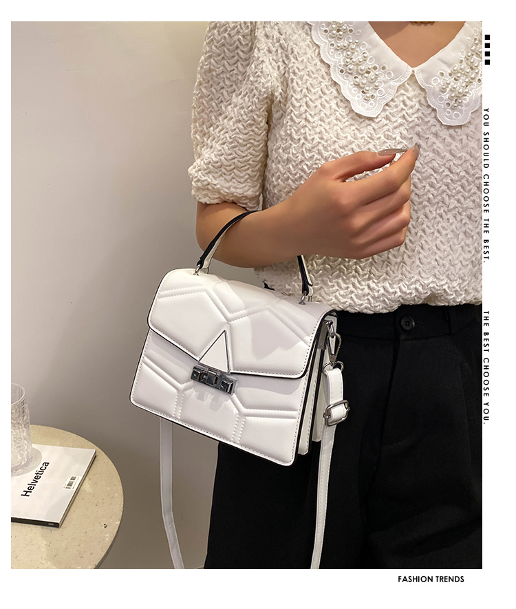 Style Crossbody Small Bag Women's Chain Women's Bag Small Square Bag Shoulder Rivet Bag Decorated with a Snake's Head