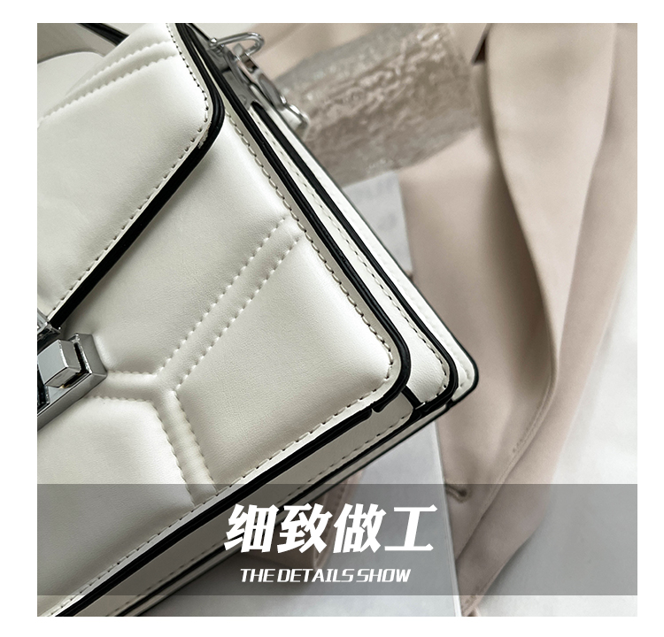 Style Crossbody Small Bag Women's Chain Women's Bag Small Square Bag Shoulder Rivet Bag Decorated with a Snake's Head