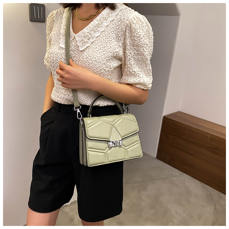 Style Crossbody Small Bag Women's Chain Women's Bag Small Square Bag Shoulder Rivet Bag Decorated with a Snake's Head