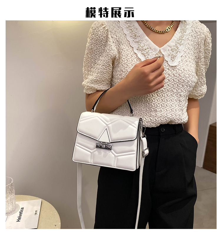 Style Crossbody Small Bag Women's Chain Women's Bag Small Square Bag Shoulder Rivet Bag Decorated with a Snake's Head