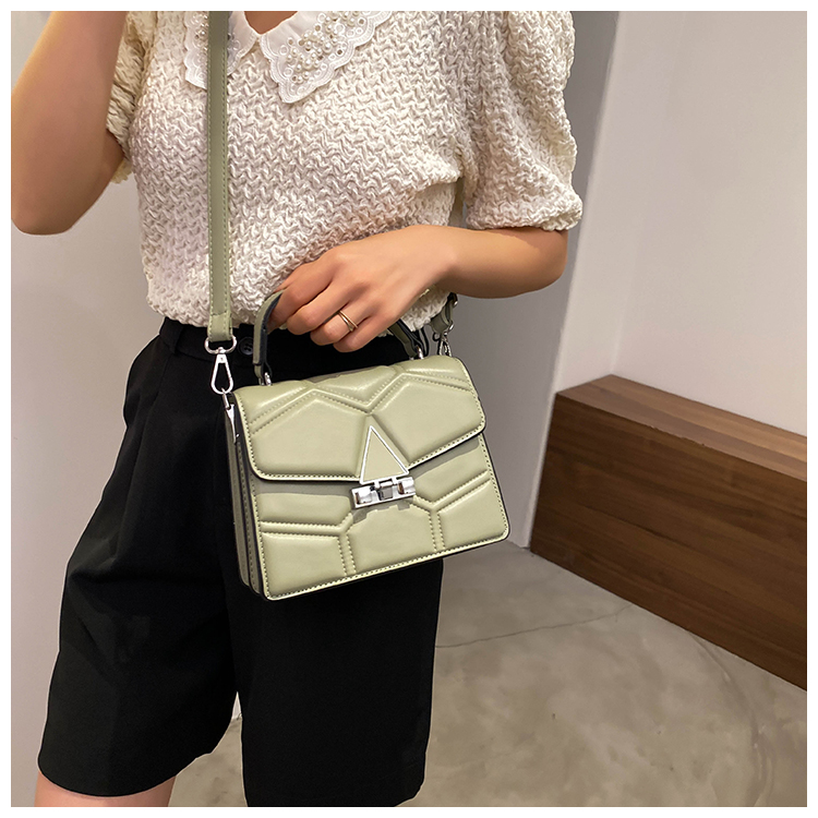 Style Crossbody Small Bag Women's Chain Women's Bag Small Square Bag Shoulder Rivet Bag Decorated with a Snake's Head